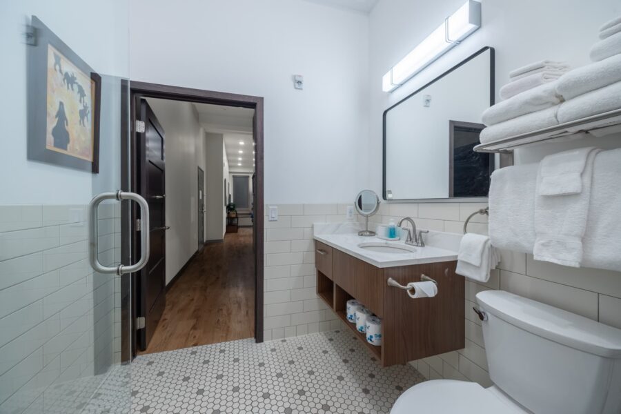 Duluth Rental Suite, tiled bathroom