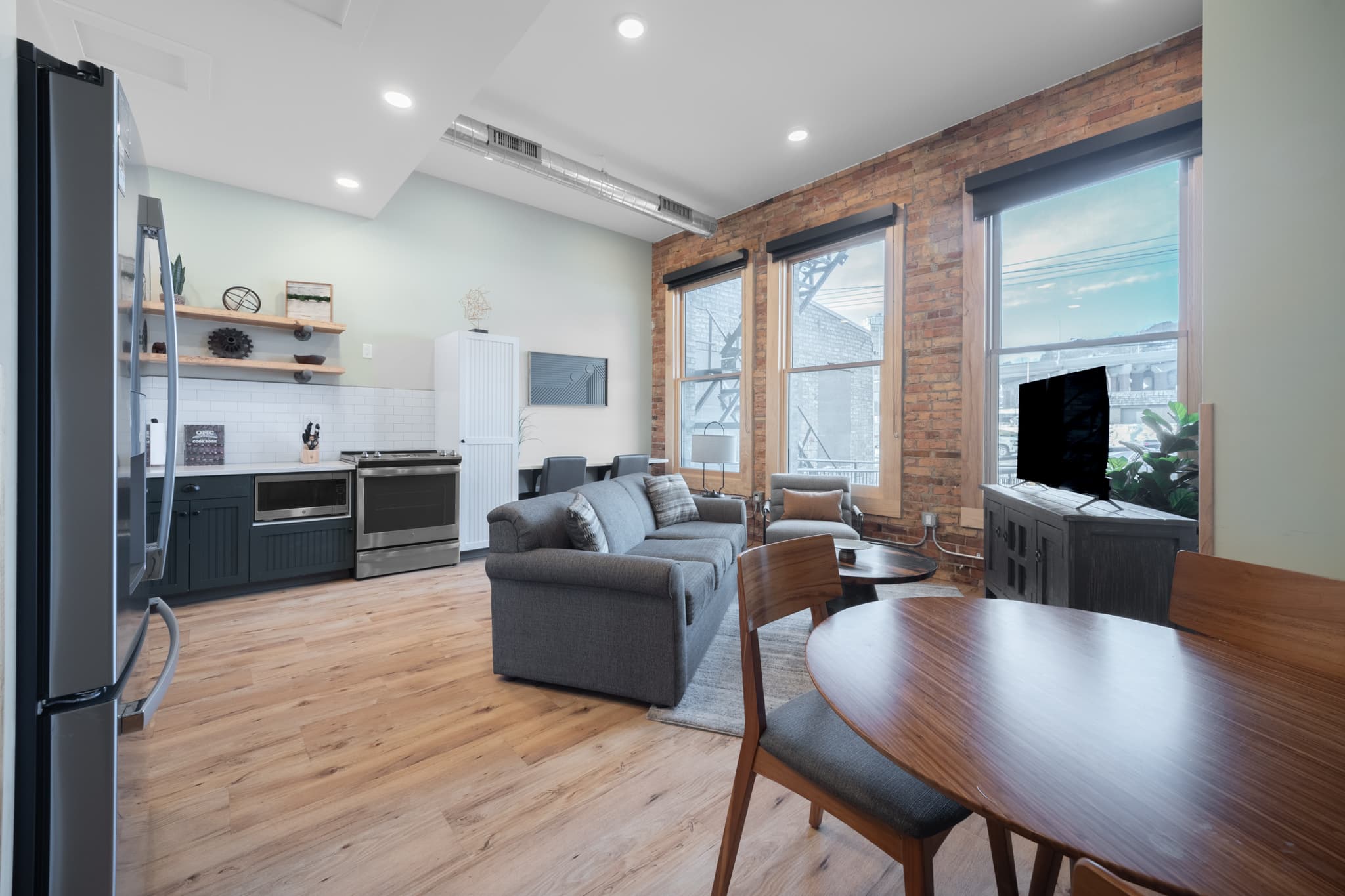 Duluth Rental Suite 102 - Large windows with view