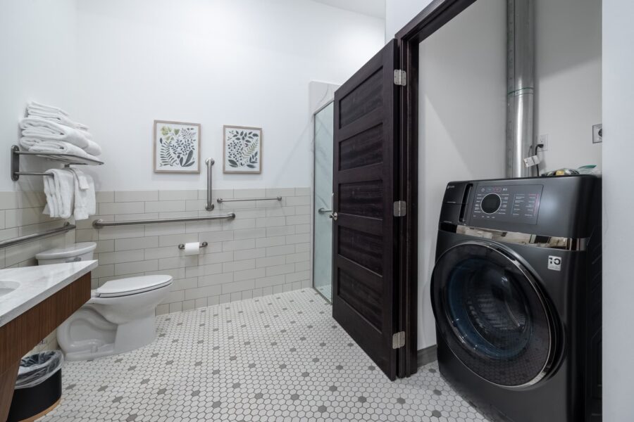 Duluth Rental Suite 102 - Full bath with laundry