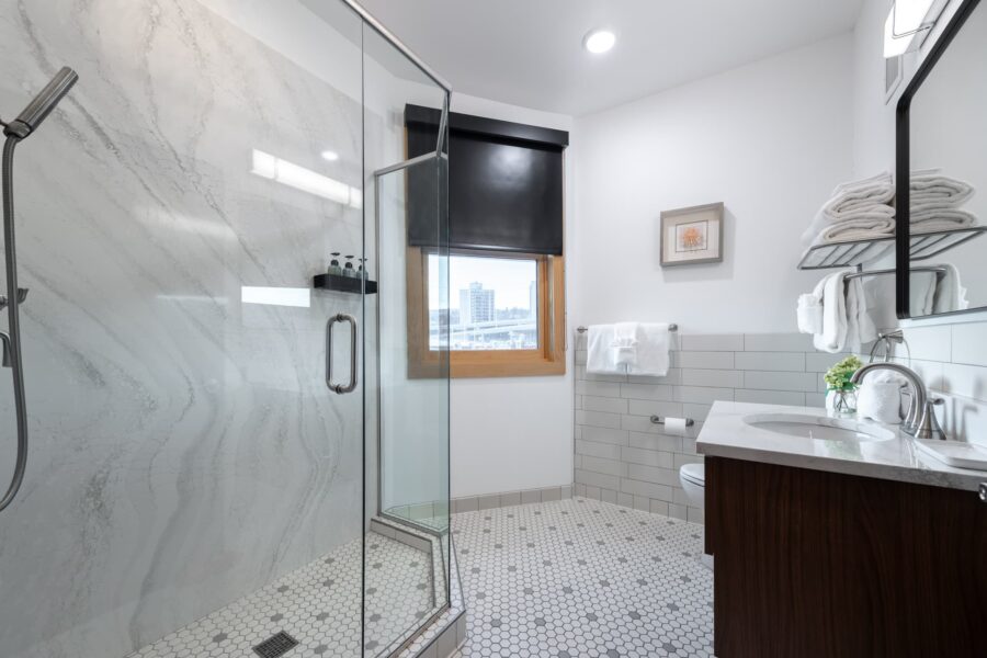 Duluth Rental Suite 201 - Full bath with tile