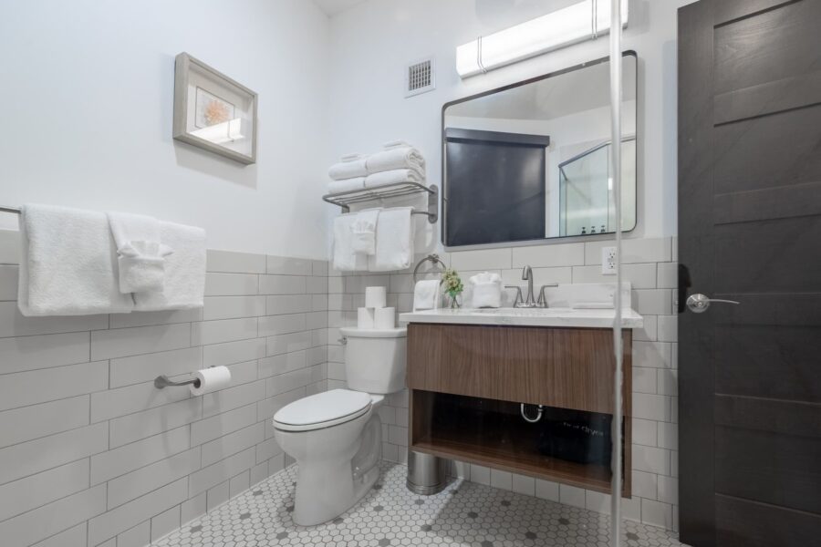 Duluth Rental Suite 201 - Full bath