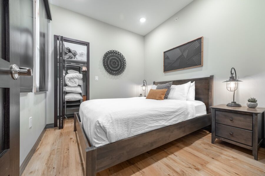 Duluth Rental Suite 202 - Queen bedroom with closet