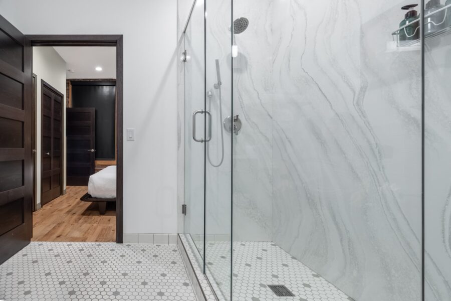 Duluth Rental Suite 301 - Glass shower