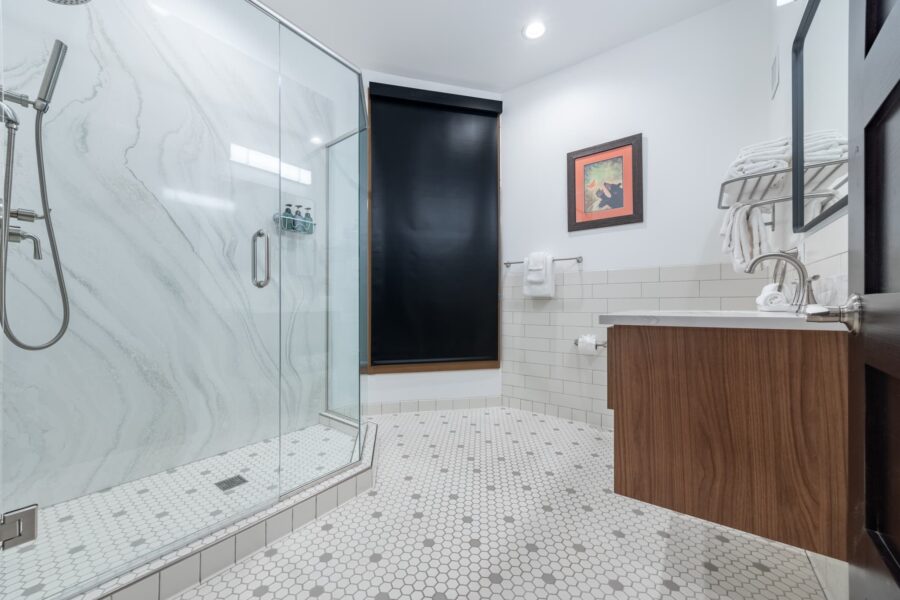Duluth Rental Suite 301 - full bath