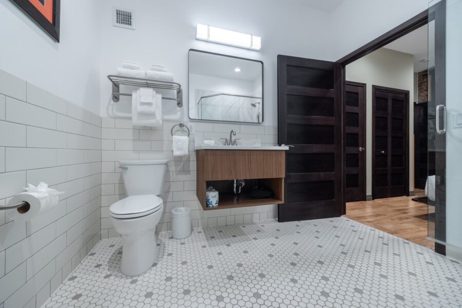 Duluth Rental Suite 301 - Full bathroom