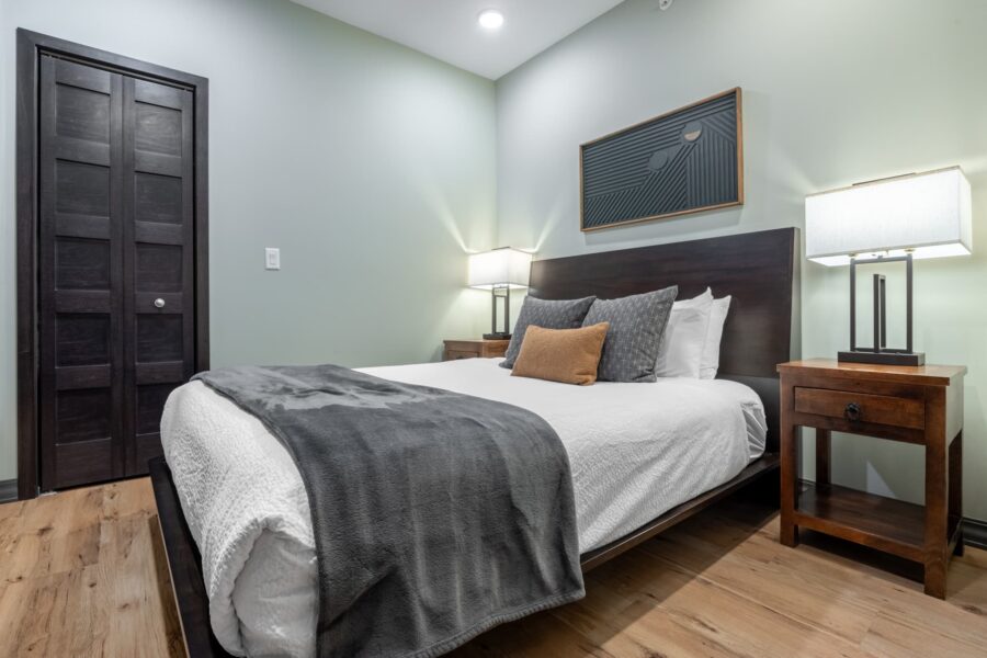 Duluth Rental Suite 302 - Queen bedroom