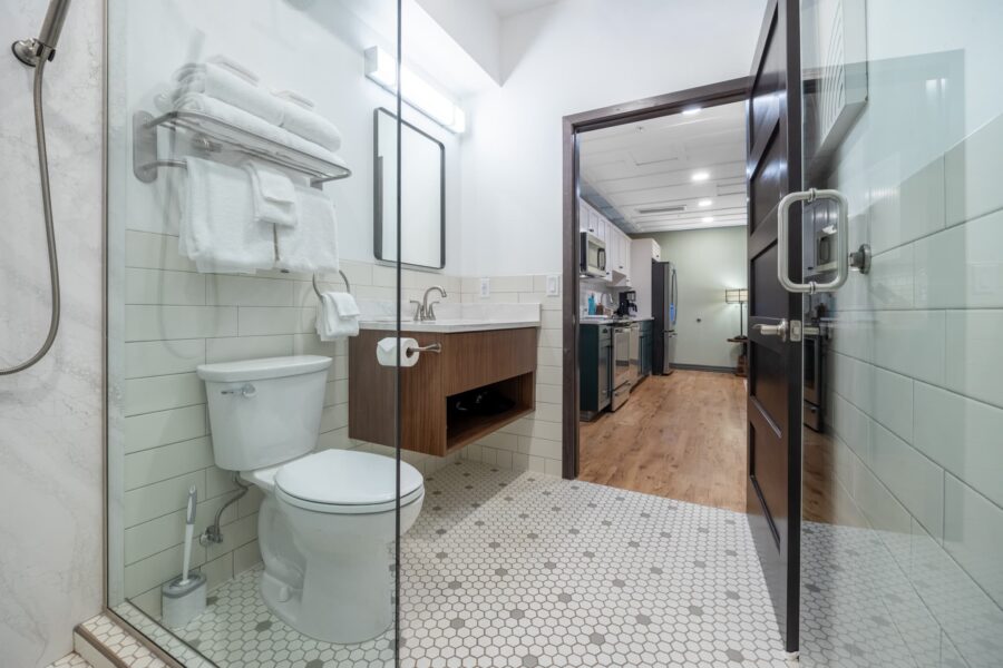 Duluth Rental Suite 302 - Full bathroom